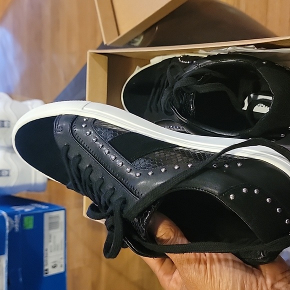 Steve Madden - Picture 3 of 5